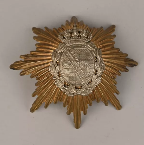 Saxon Officers Frontplate Visuel 1 principal